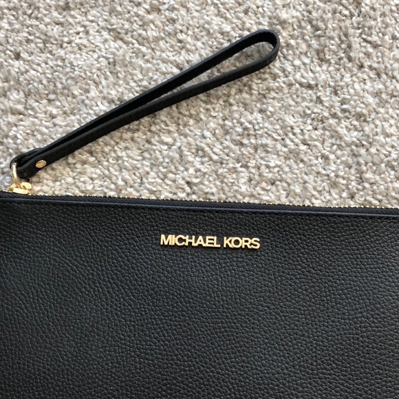 *SOLD* Black Michael Kors Wristlet - Picture 2 of 5